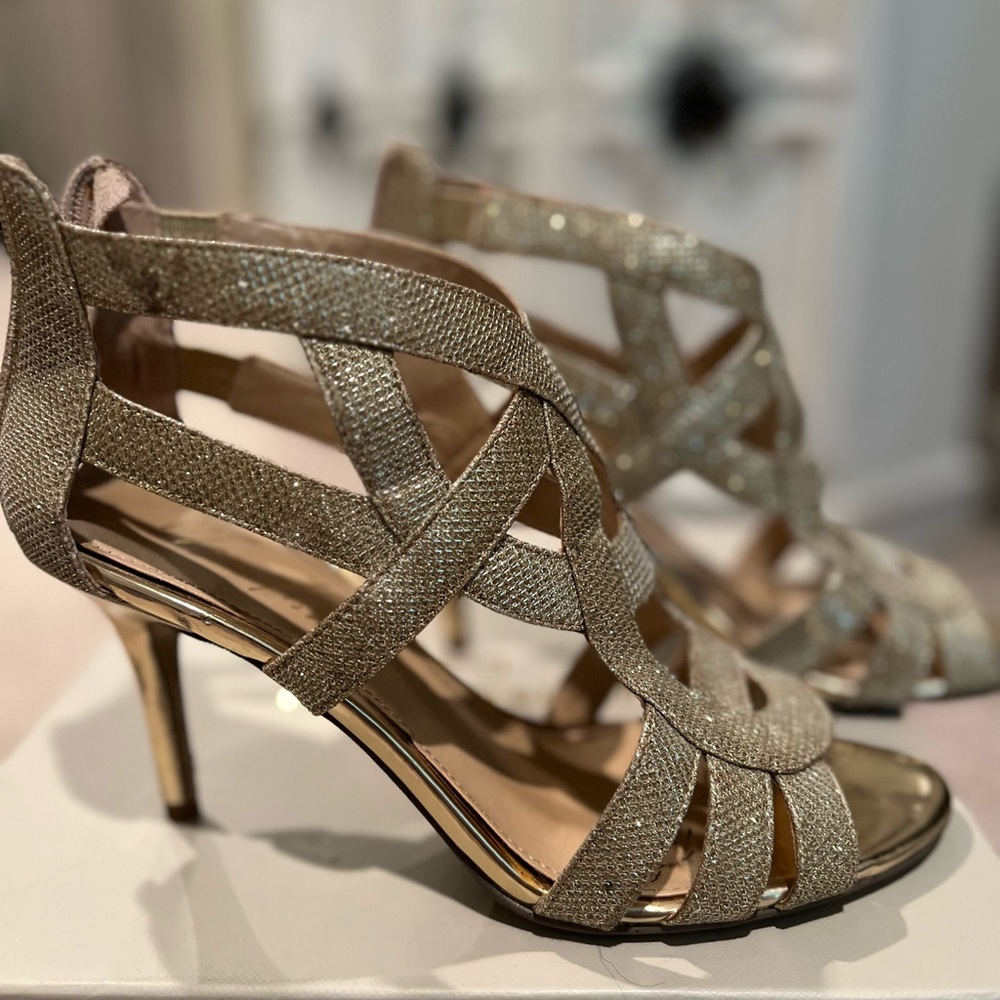 Gold sparkly detailed heels - Picture 1 of 6